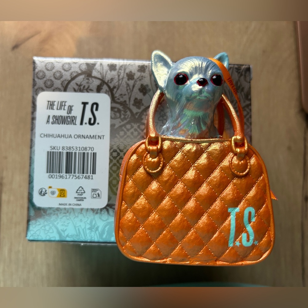 Taylor Swift chihuahua in a purse ornament